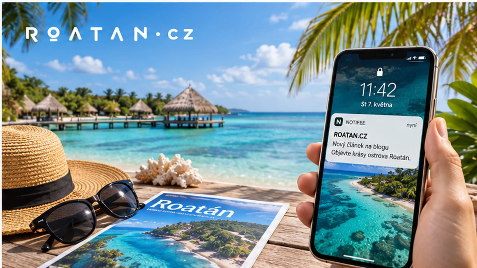 Karibský ostrov Roatán a telefón s oznamom o novom článku o cestovaní